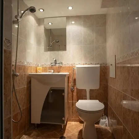 With Courtyard Just Steps Away Vitosha Str Apartman *